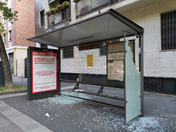 Pensilina ATM distrutta da vandali in viale Caterina da Forlì